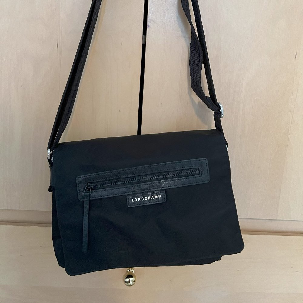 Longchamp Crossbody w/ djustable Strap